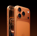 宇宙橙色 iPhone 17 Pro 機背的側看角度，Pro 融合相機系統擴展平台位於頂部，同時展示相機控制按鈕；機身正面展示全螢幕設計、動作按鈕和音量按鈕