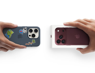 Mains échangeant des appareils dans le cadre d’une reprise. Échange d’un téléphone Android avec un nouvel iPhone 18 Pro bordeaux dans son coffret.